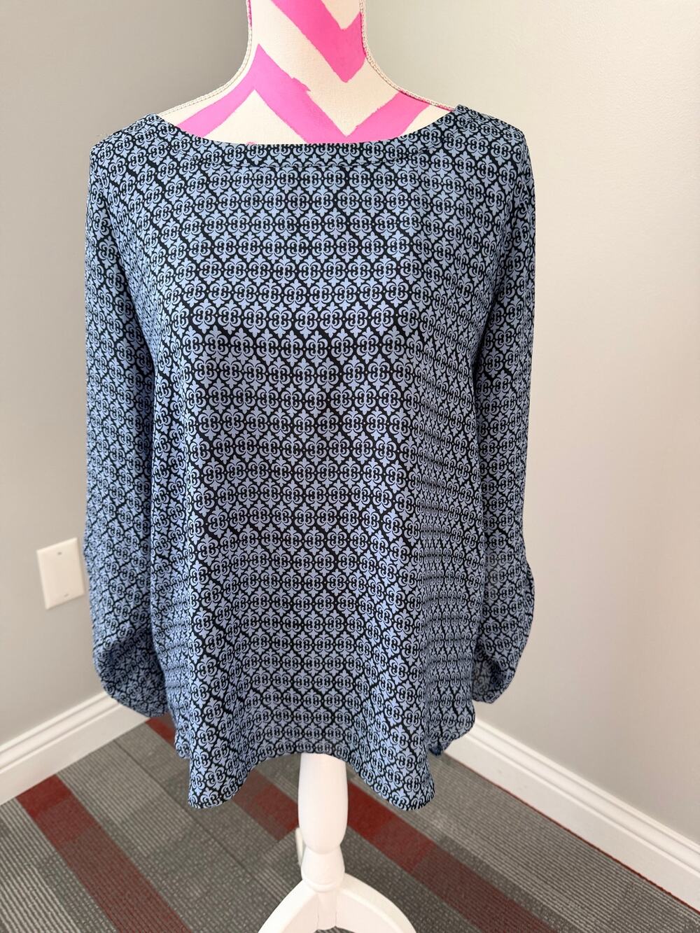 LOFT Ann Taylor Medallion Geometric Rollup Sleeve High Low Blouse Top Size M